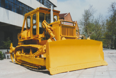 山推推土機(jī)累計(jì)銷量突破2000臺(tái)；被國(guó)家經(jīng)貿(mào)部批準(zhǔn)為進(jìn)出口自營(yíng)權(quán)企業(yè)。