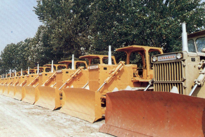 產(chǎn)品整裝待發(fā)。自1984年對(duì)銷售實(shí)行了承包責(zé)任制，調(diào)動(dòng)了職工的積極性，增強(qiáng)了責(zé)任感，從而改變了過去等、靠、要的被動(dòng)局面。