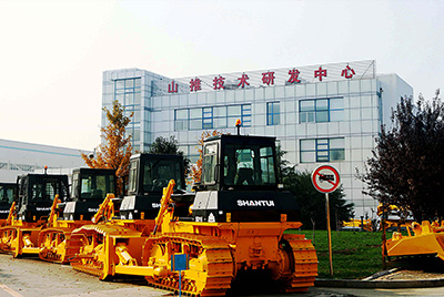 2009年，山推研發(fā)中心被國(guó)家人事部批準(zhǔn)設(shè)立博士后科研工作站，同年召開首屆科技創(chuàng)新大會(huì)。