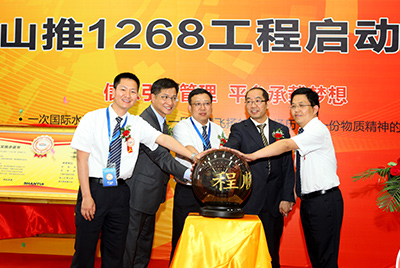 2011年山推信息化建設(shè)有三件大事：ERP、PDM、呼叫中心，其中ERP為核心，PDM是基礎(chǔ)，呼叫中心為方式之一。